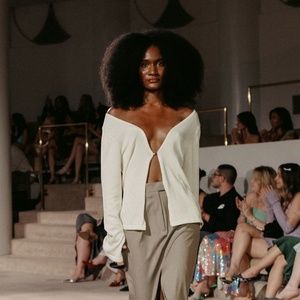 Djerf Avenue Remake Getaway Open Top Cream